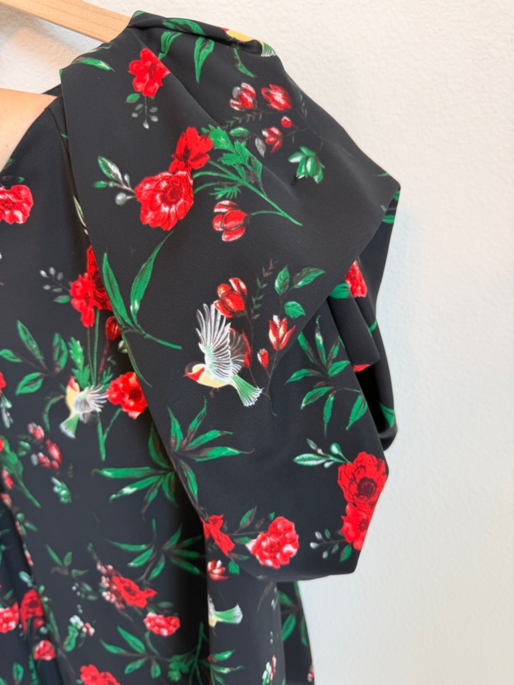 Gibson Latimer Black Blouse with birds and Red Floral - Picture 3 of 11